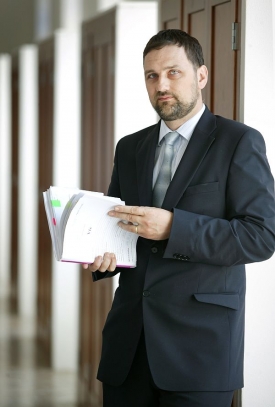 Vojtěch Cepl mladší čelí výtkám, že se ke kauze vyjadřoval v médiích.